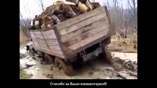 Зил 131 боевой внедорожник прорывается сквозь лес и грязь