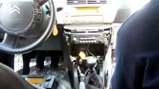 Citroen C4 Снимаем радио и климат