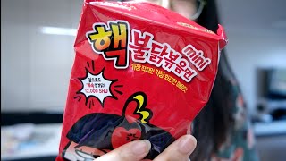 구독자 100명 기념으로 핵 불닭 볶음면을 먹을꺼예요 아시겠어요??