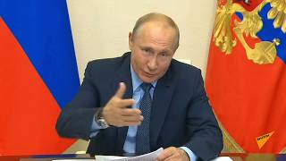 Президент России Владимир Путин поздравил медиков с их профессиональным праздником