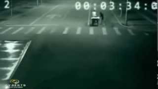 Скрытая камера зафиксирововала паранормальное действо на дороге. Keep it Real
