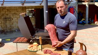 A simple, delicious and very juicy way to cook meat on the grill. Bake the meat.