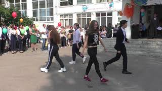 ЗАЖИГАТЕЛЬНЫЙ  ТАНЕЦ  на школьной линейке