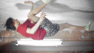 Bump club. Акробатика, прыжки на батуте, растяжка, танцы.