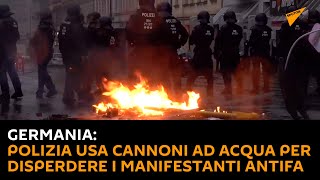 Germania: polizia usa cannoni ad acqua per disperdere i manifestanti Antifa