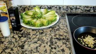 COGOLLOS DE LECHUGAS CON AJOS.