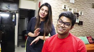 বাড়ির বাইরে বসে থাকলো অর্পি..