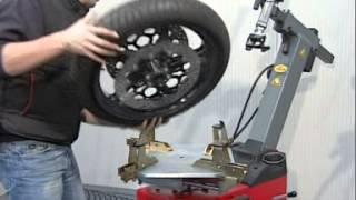 Пример монтажа мотоциклетного колеса на Falco AL 520 Moto