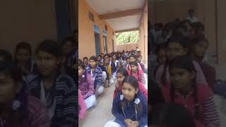 बच्ची ने स्कूल में क्या खूब गाना गाया मजा आ गया