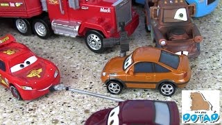 Игрушки для Мальчиков. Корреспонденты в Поисках Молнии Маквин. Мультики про Машинки Тачки