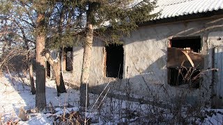 В бараке без крыши живут две многодетные семьи