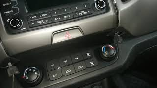 Demontare player Kia Sportage - Radio removal Kia Sportage