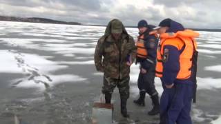 В Ижевске под лед провалился рыбак