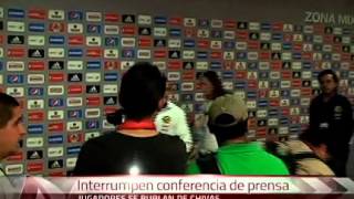 INTERRUMPEN A BENJAMÍN GALINDO CON MÚSICA LOS AMERICANISTAS
