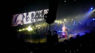 Massive Attack -Teardrop (feat Martina Topley Bird) live@Palasharp Milano 07/11/09