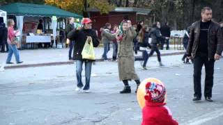 Бабуля зажигает la Hram in Ialoveni