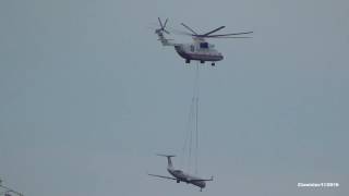 МИ-26 МЧС РФ перевозит самолет CRJ над Южным Бутово. 16.07.2016. Супер видео!!
