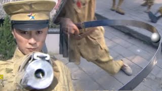 日本女大佐打不過就耍陰招，怎料被共軍女高手用劍全部彈反 ，被炸慘了！