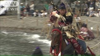 疾走する馬から射抜く　伝統の「笠懸」に大歓声(14/05/25)