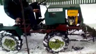 Самодельный полноприводный минитрактор (чистка снега)