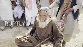 Pakistan: Afghan migrants flee over border in Chaman amid Taliban offensive