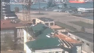 Ветер снес башню на набережной в Новороссийске. Ураган 28.09.2017.