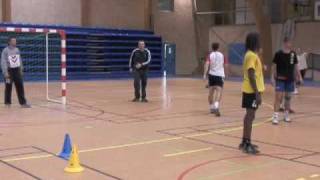 Défendre, attaquer et marquer (Aix Handball)