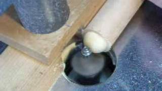 How to make a wood ball. トリマーで木球を作る