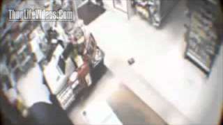 Unexpected Thug Life - Tiger Walks Into Store
