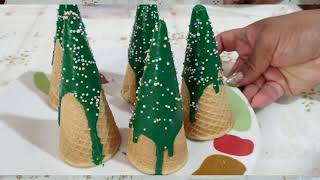 Pinitos navideños con conos de helado