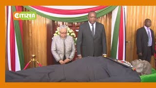 President Kenyatta, DP Ruto view the body of late retired president Moi