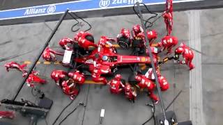 Ferrari F1 Pit Stop Perfection! Я бы не рискнул там стоять!