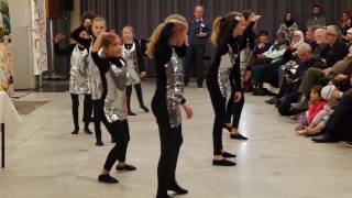 Kinder- und Jugendtanzgruppe beim  16. Abrahams-Gastmahl im Rathaus Marl   SAM 0595