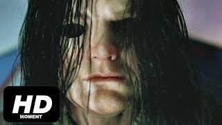 Маньяк проник в палатку-Дом восковых фигур