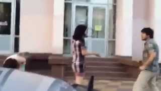 Куликовская бритва Драка Кавказец жестоко бьет Девушек