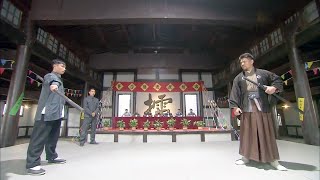 狂妄的日本武士瞧不起中國功夫，叫囂著讓功夫小子來受死，卻不料連他一腳都防不住！ ️ 抗日
