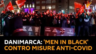 #Danimarca: 'Men in Black' protestano contro misure anti-covid
