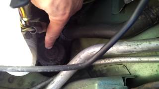 Where is the Power Steering Fluid Reservoir in a Peugeot 307 01 07