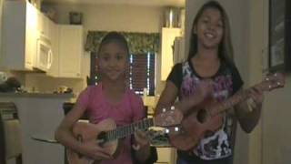 Teiliana & Ciana singing "I'm yours"