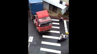 Мастерство китайских водителей грузовиков / Chinese trucker skill