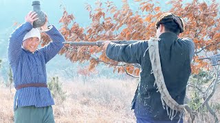 漢奸偷了大地雷，跑去向日軍指揮官邀功，哪想到這是八路軍的計謀，地雷當中爆炸！ ️ 抗日