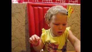 Катя BY. Kate BY. Открываем Kinder Surprise. Новое яйцо Киндер-сюрприз. Crazy friends.