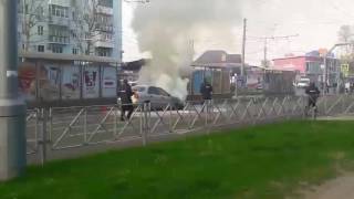 Горит Chevrolet на Ставропольской в Краснодаре