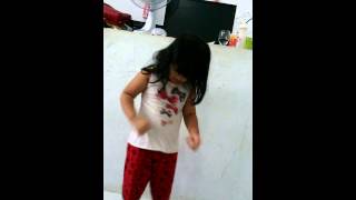 Funny  -  Candice 3 years Old sing - I Feel Good