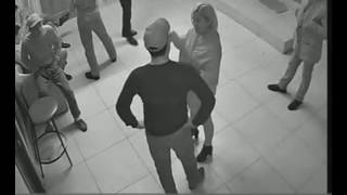 В Уральске мужчина умер после посещения кабинета охраны в травмпункте.
