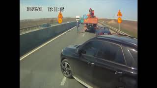 таран обочечника фурой