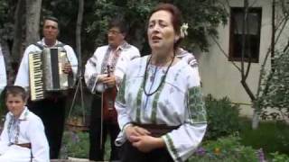 RODICA BOTEZ Sub un soare rasarit.