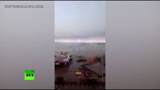 В Индонезии из-за землетрясения и цунами погибли более 380 человек