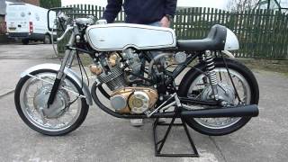 Replica Honda CR-72 Motorbike