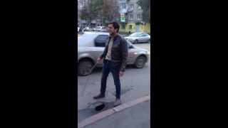 Ведущий BBC Джастин Роулэт в офиге от самарских ям на автодорогах 23.09.2013